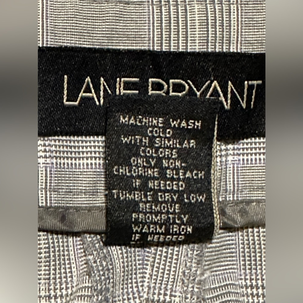 SOLD Lane Bryant grey flat front cuffed plaid bermuda shorts 20W - Picture 5 of 5